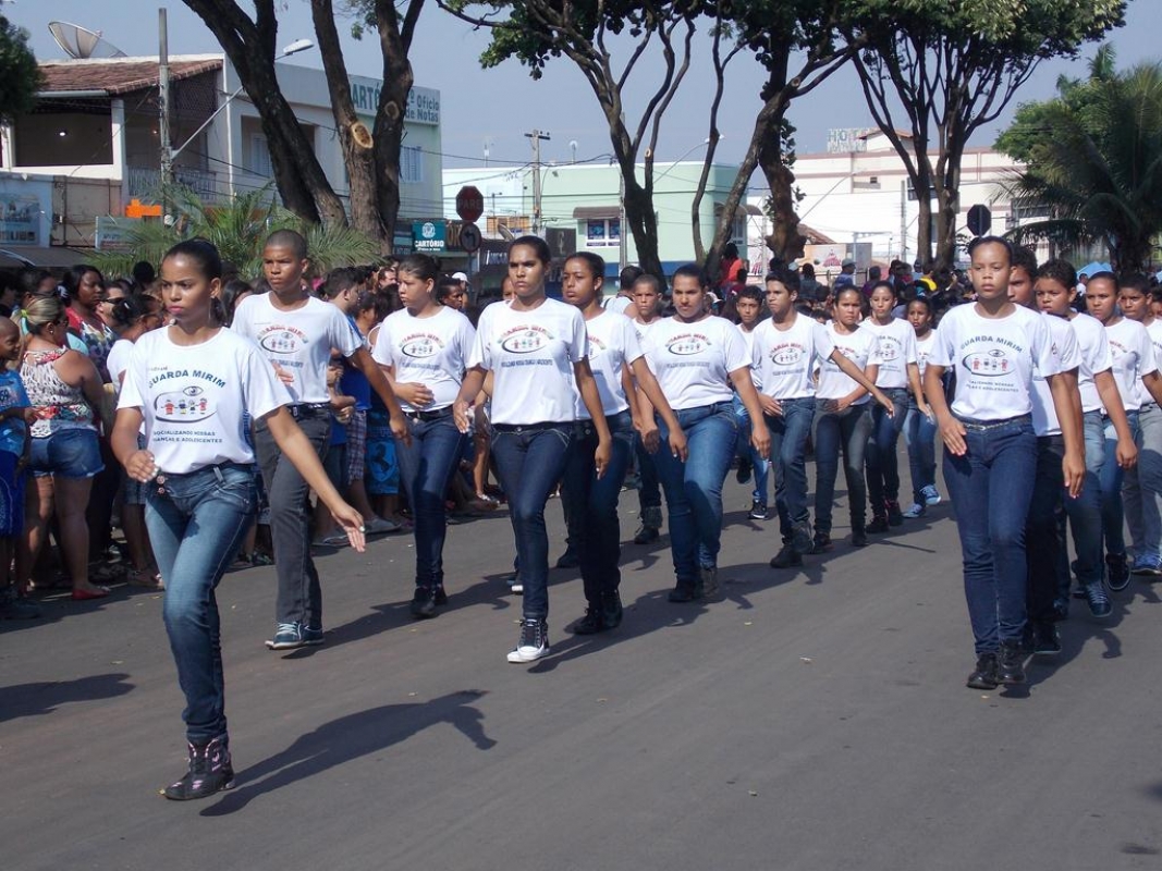 Desfile cívico de Paracatu 216 anos