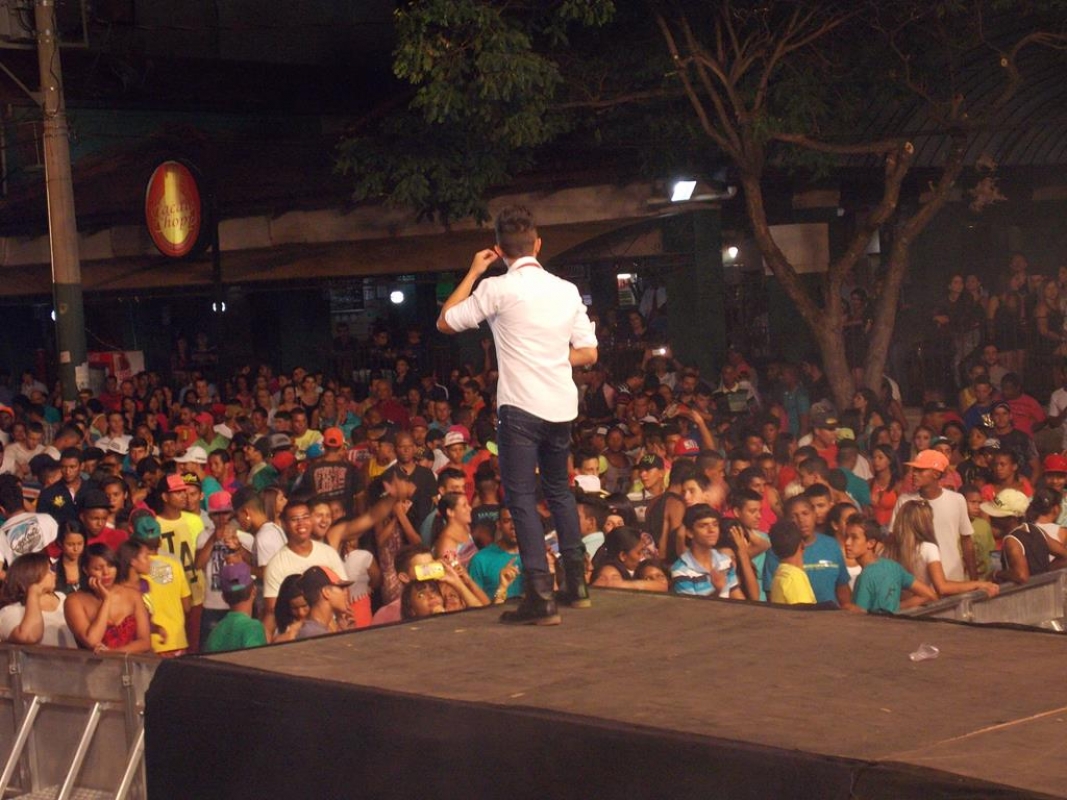 Cantores da cidade comandam o terceiro dia de festa dos 217 anos de Paracatu