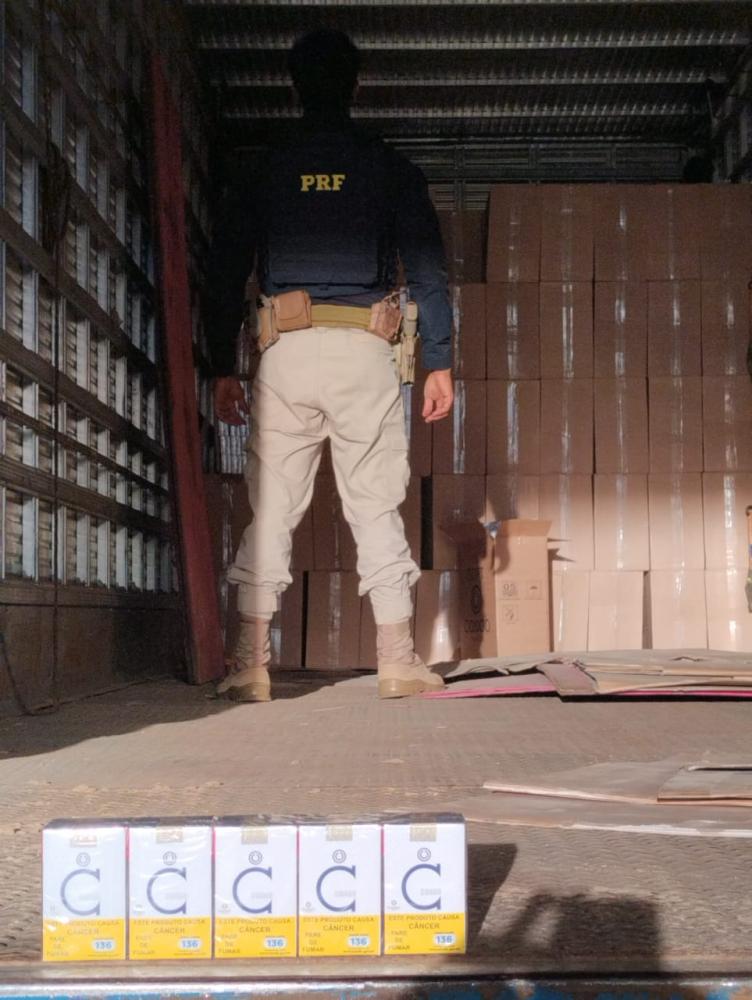 PRF aprende 75 mil maços de cigarro sem nota fiscal em Paracatu 