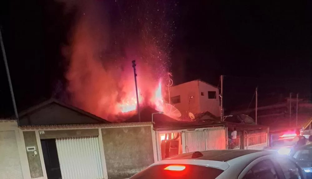 Residência pega fogo e animais morrem carbonizados em Paracatu 