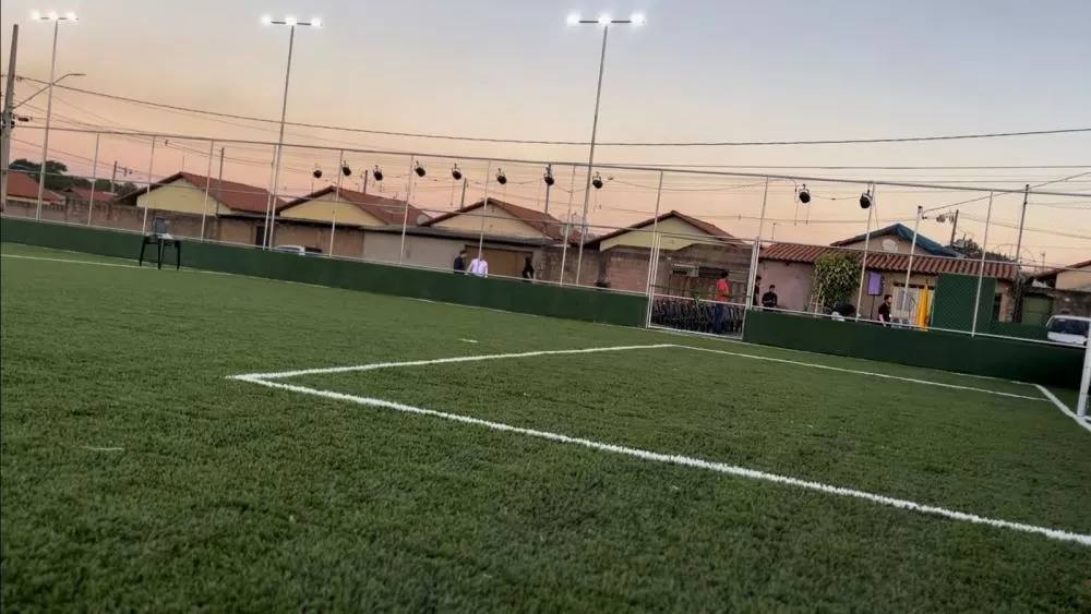 Prefeitura de Paracatu entrega primeiro campo de futebol society público no bairro Chapadinha II