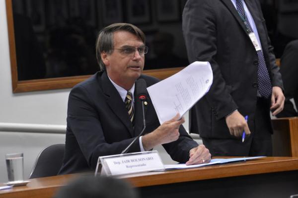 Deputado e candidato à Presidência da República, Jair Bolsonaro pode responder por crimes de racismo - Arquiivo/Agência Brasil