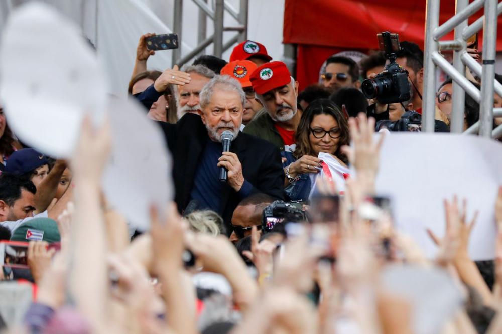 Lula deixa carceragem da PF em Curitiba - Paracatunews
