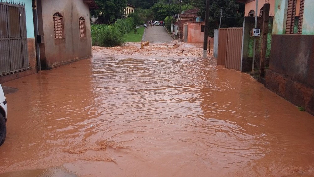 Temporais atingem cidades e causam mortes em Minas Gerais