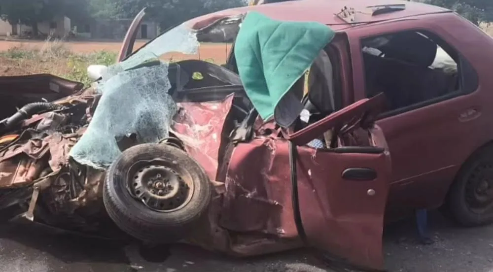 Motorista fica preso às ferragens após acidente na MGC-251