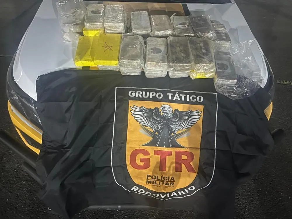 Operação na BR-354 apreende cerca de um milhão e quatrocentos mil reais em pasta base de cocaína em Campos Altos; dupla é presa