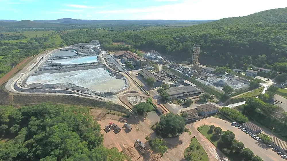 Trabalhadores da Mineradora Morro Agudo, cobram salários atrasados e ameaçam greve em Paracatu