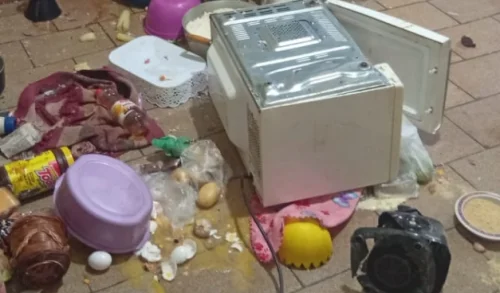 Jovem é preso após agressões a familiares, danos em residência e posse de droga em Patos de Minas