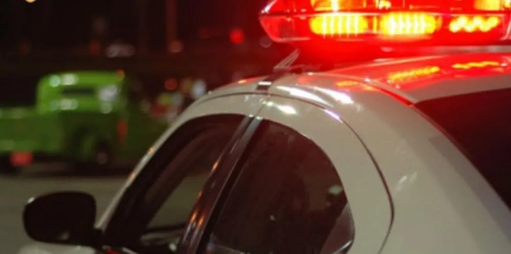 Vítima pede socorro ao avistar PM, suspeito tenta fugir durante assalto, mas falha da moto termina em prisão