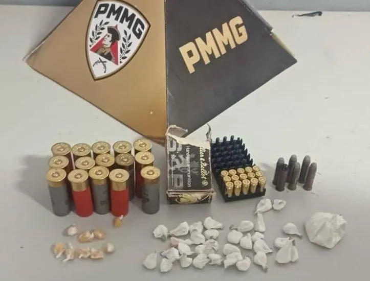 Idoso de 69 anos é preso por tráfico de drogas e posse de munições na zona rural de Patos de Minas