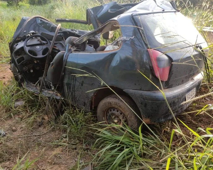 Batida frontal entre carro e ônibus na BR-365 deixa motorista gravemente ferido em João Pinheiro