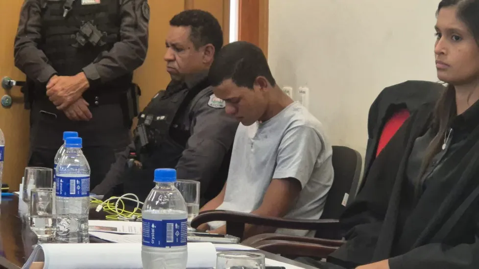 Tribunal do Júri condena homem a 17 anos por homicídio motivado por cobrança de R$ 20 em Patos de Minas