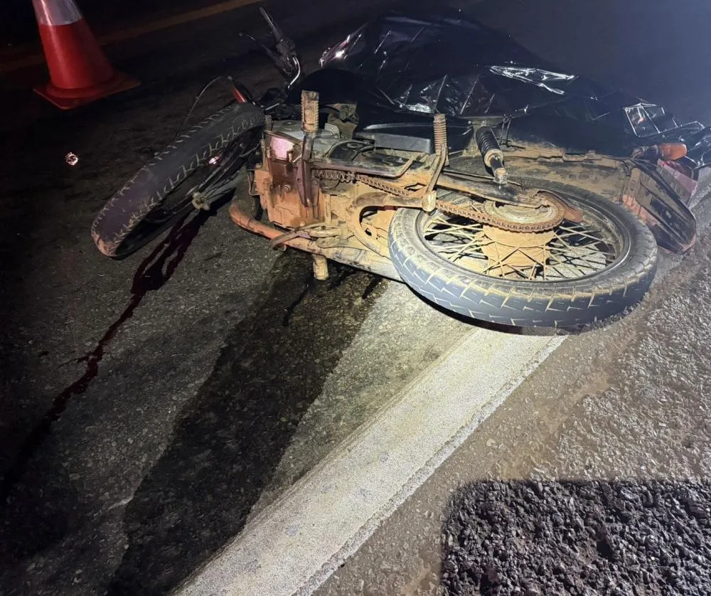 Acidente fatal na BR-040 em Paracatu: motociclista morre após colisão com caminhão
