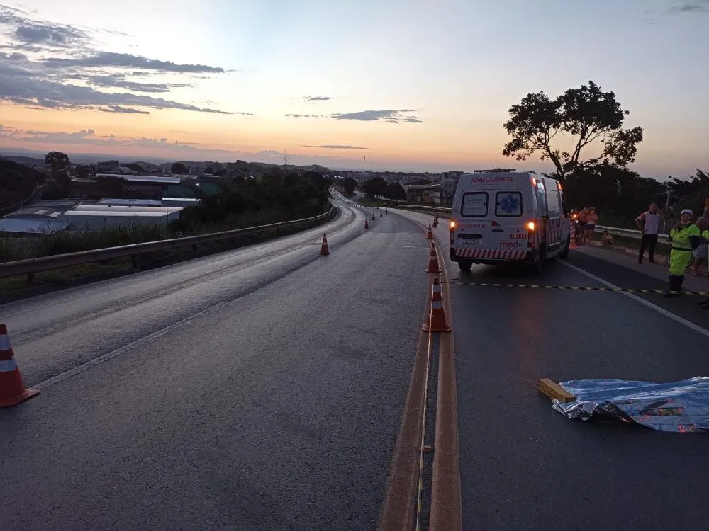 Homem de 28 anos morre após atropelamento na BR-040 em João Pinheiro (MG)