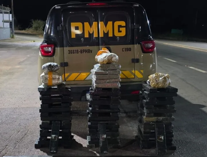 Mais de 100 barras de maconha são apreendidas após perseguição na BR-146, em Patos de Minas