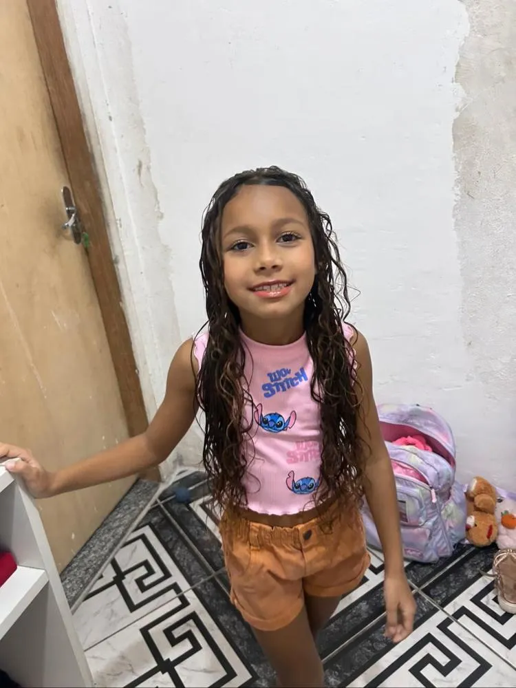 Tragédia na Baixada Fluminense: menina de 7 anos morre baleada na cabeça dentro de casa
