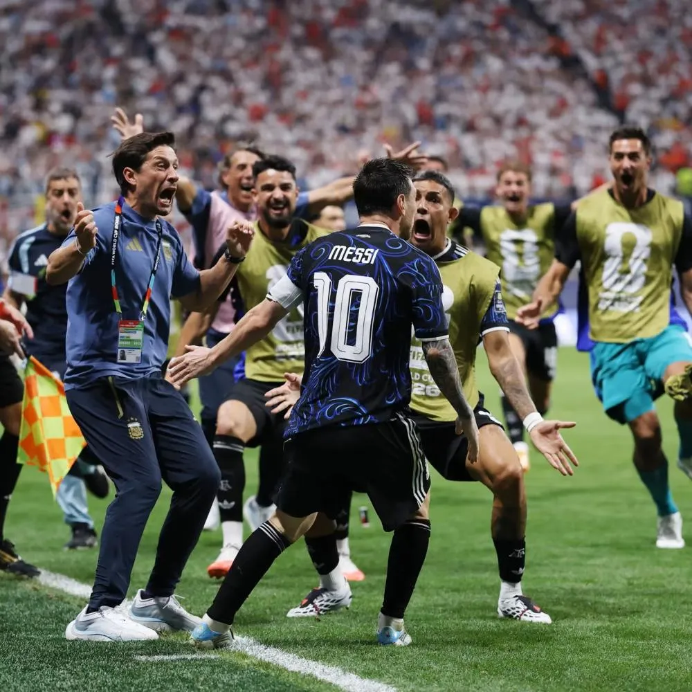 Argentina vence a Inglaterra de virada e enfrenta a Espanha na final da Copa do Mundo de 2026